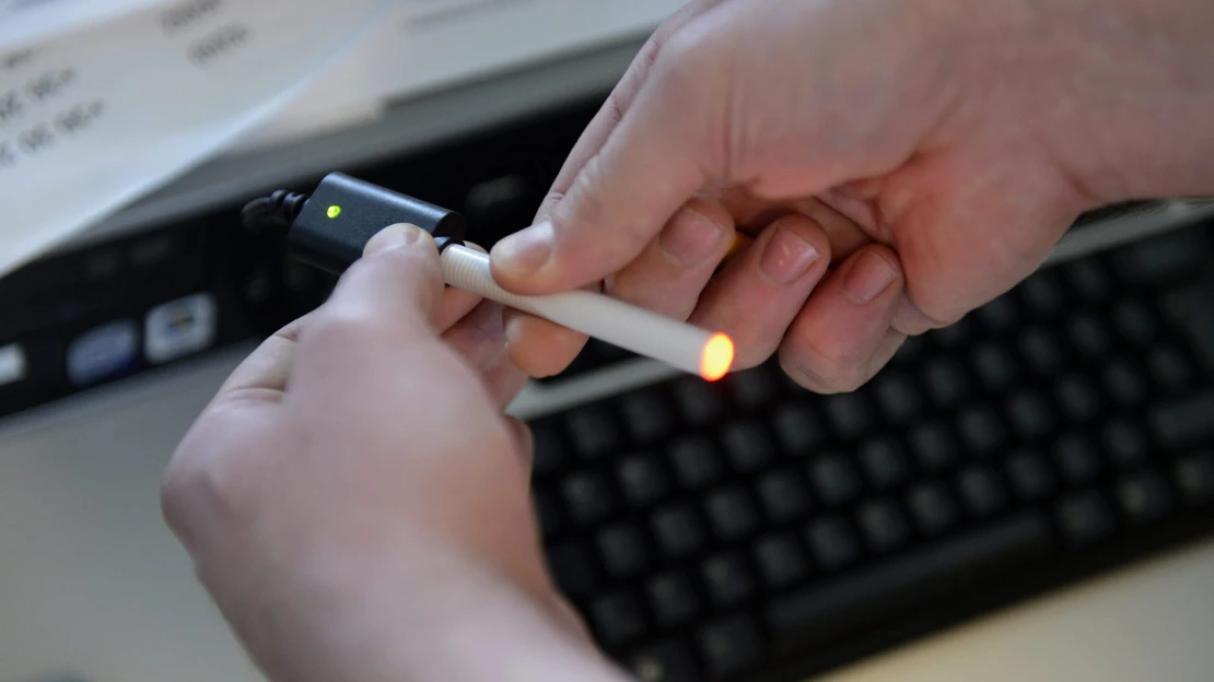 Bekeményített a GVH, Elf Bar-webshopokat záratnak be