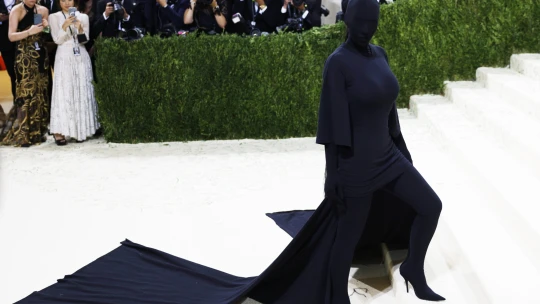 Újabb őrültségbe kezdett Kim Kardashian, csak hogy komolyan vegyék