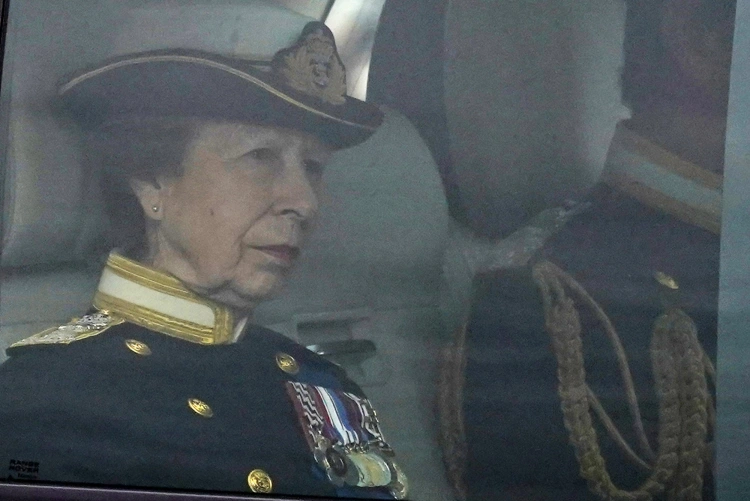 Nagy-Britannia elcsendesült – így érkeztek a résztvevők II. Erzsébet búcsúszertartására_7