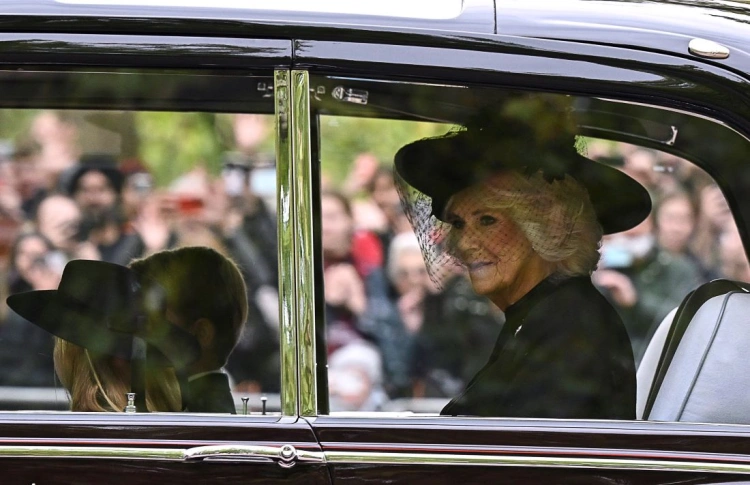 Nagy-Britannia elcsendesült – így érkeztek a résztvevők II. Erzsébet búcsúszertartására_3