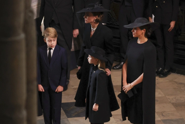 Erzsébet hű társai is a temetésen, végső búcsút vettek a királynőtől_3