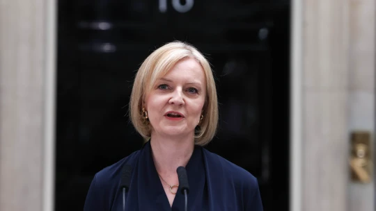Változtatott az eredeti terven, befagyasztja a lakossági energiaárakat két évre Liz Truss