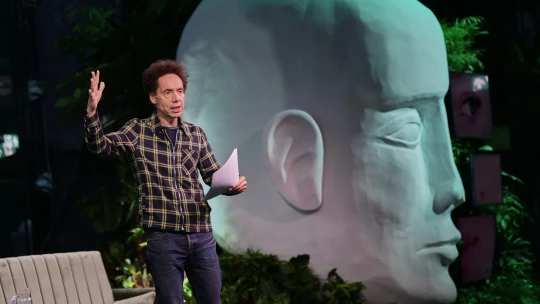 „Az illiberalizmus felemelkedése nyugtalanító” – Malcolm Gladwell a Brain Baron