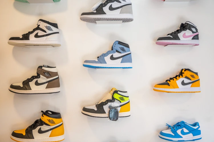 A középiskolában átnéztek rajta, de mire leérettségizett, igazi sneaker-paradicsomot épített_0