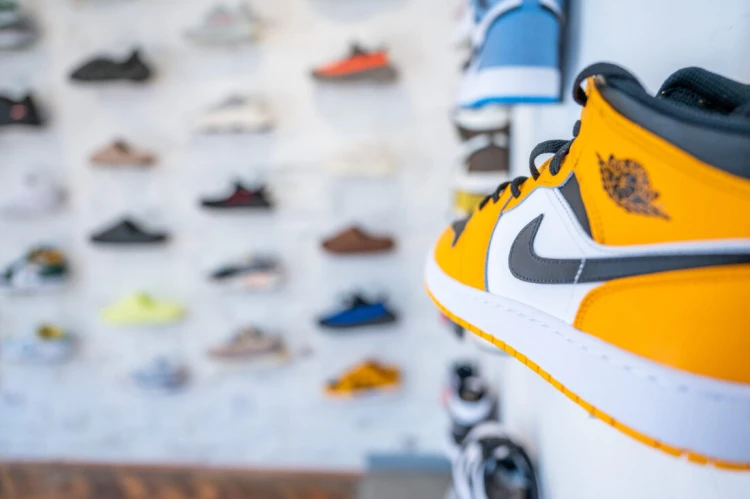 A középiskolában átnéztek rajta, de mire leérettségizett, igazi sneaker-paradicsomot épített_1