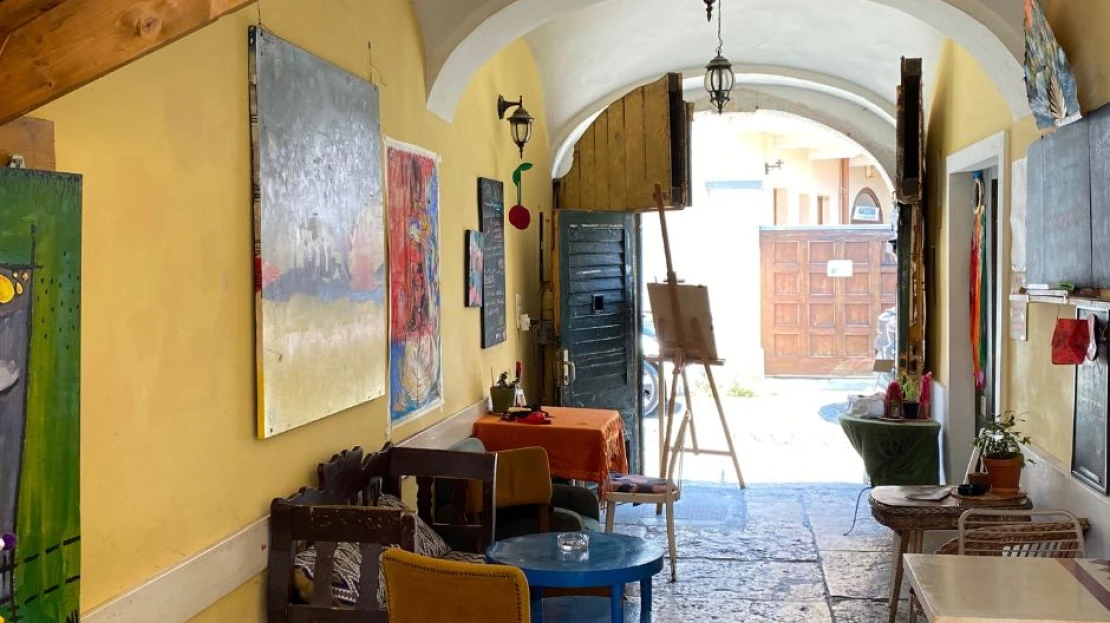 Szentendre menő kávézóját is térdre kényszerítette a mostani helyzet