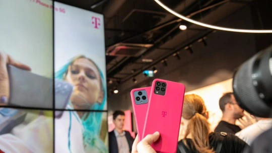 Sajátmárkás telefonokkal jön ki a Telekom – mutatjuk, milyenek