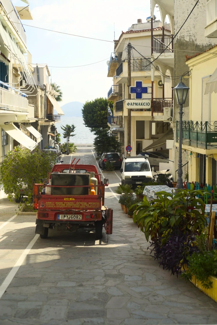 Ugyanolyan gyönyörű, mint Santorini, csak negyedannyiba kerül – Steiner Kristóf csodálatos világa Methana félszigetén_1