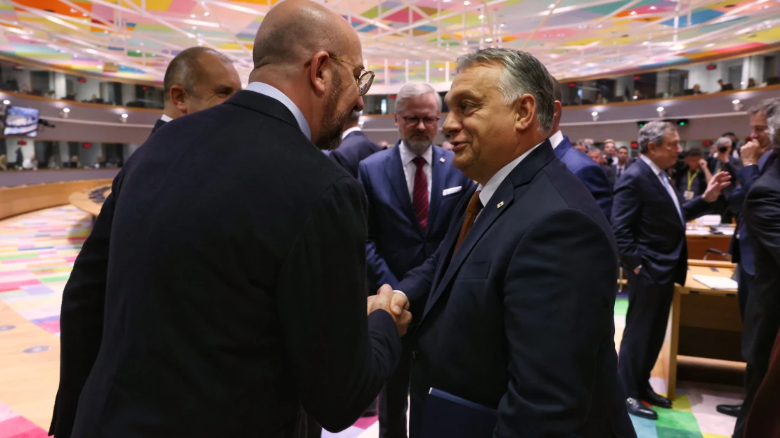 Orbán inkább kiment, nem vétózott: az EU megkezdi a csatlakozási tárgyalásokat Ukrajnával is