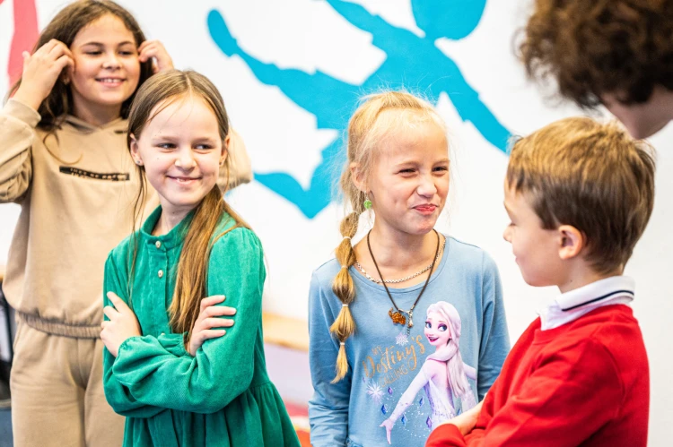 Odajött hozzám egy kislány, és egy percen keresztül szorítva ölelt magához – így segítik a magyar civilek az ukrán menekült gyerekeket_6