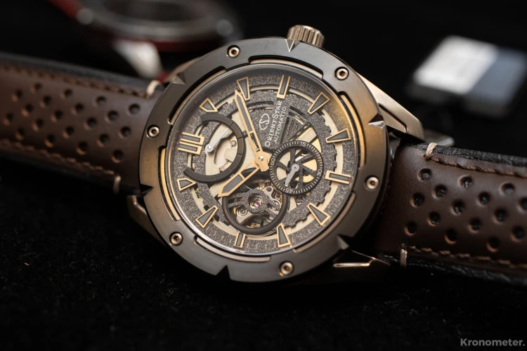 Melyik a legjobb ár-érték arányú öltönyóra? A japán Orient termékeit teszteltük_0