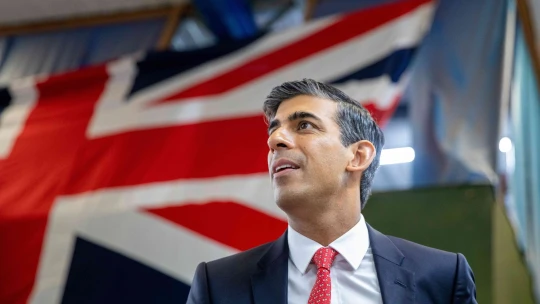 Pártolta a brexitet, elvette egy milliárdos lányát, bulizott Johnsonnal – kicsoda Rishi Sunak?
