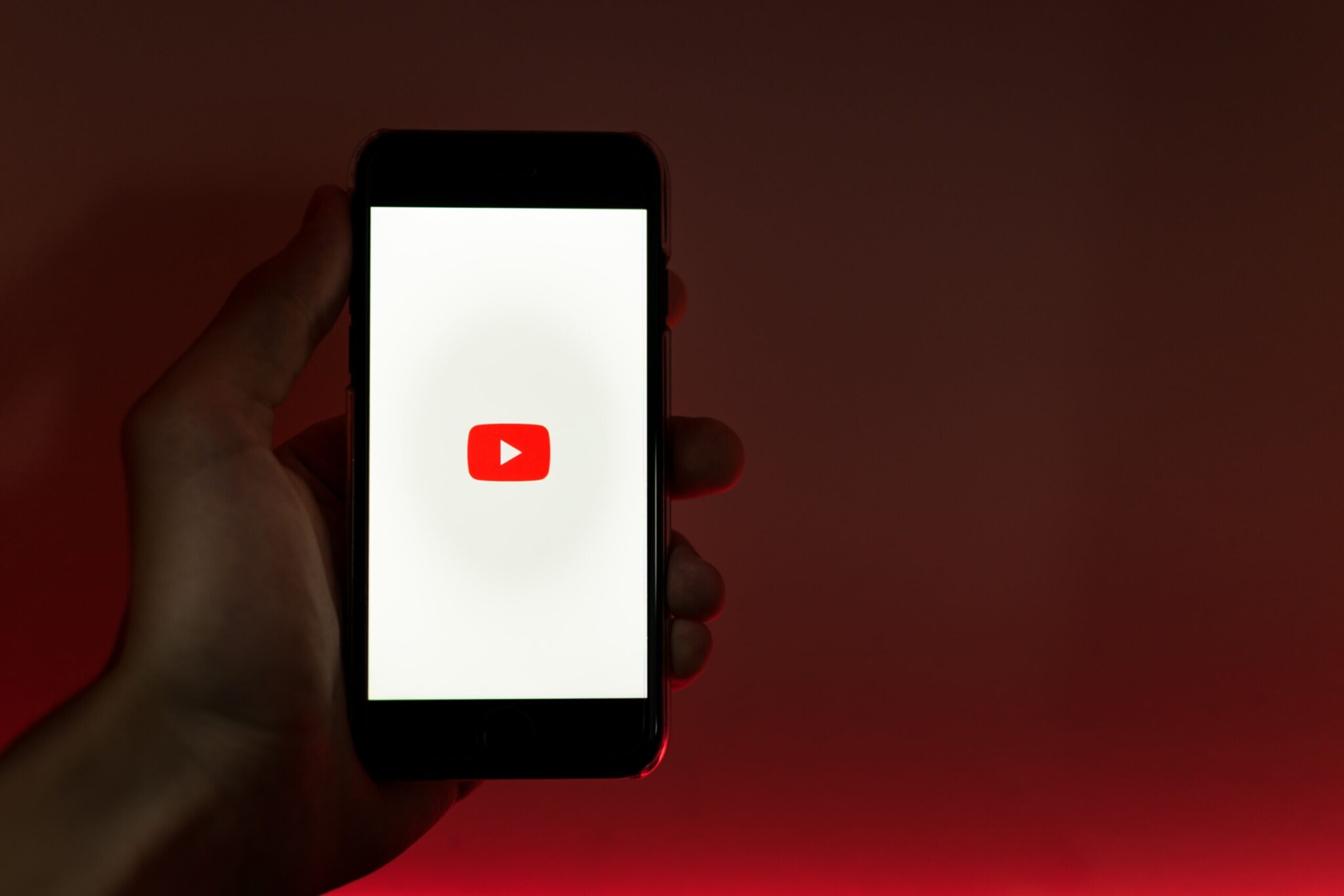 A YouTube egy eddig ingyenes funkcióért kezdett el pénzt kérni