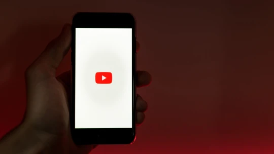 A YouTube egy eddig ingyenes funkcióért kezdett el pénzt kérni