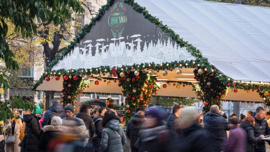 Drágább a csirke az adventi vásáron, mint a mellette lévő luxusszállodában