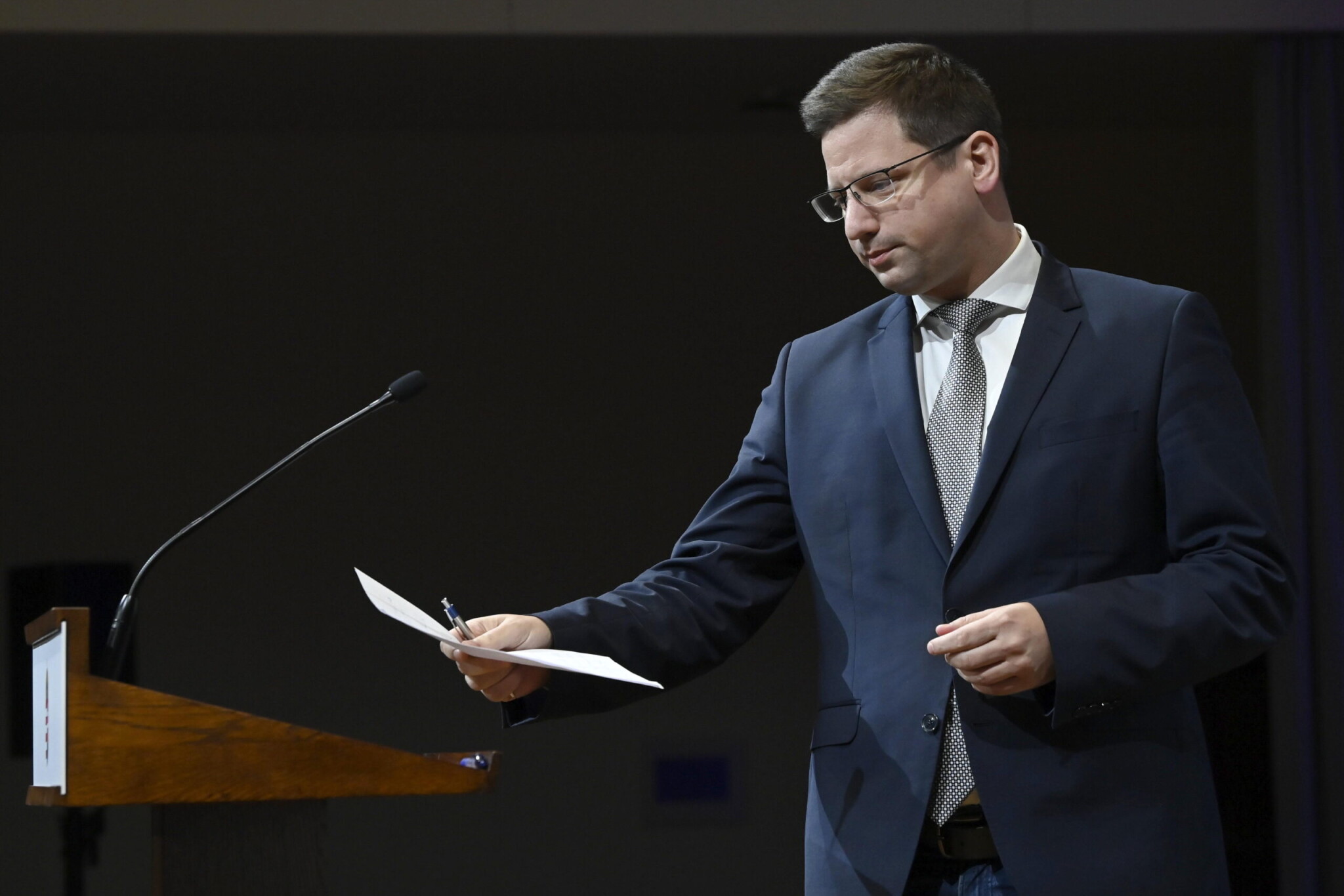 Változnak a SZÉP-kártya szabályai, Ukrajnába utazik egy magyar kormánytag — rendkívüli kormányinfó volt