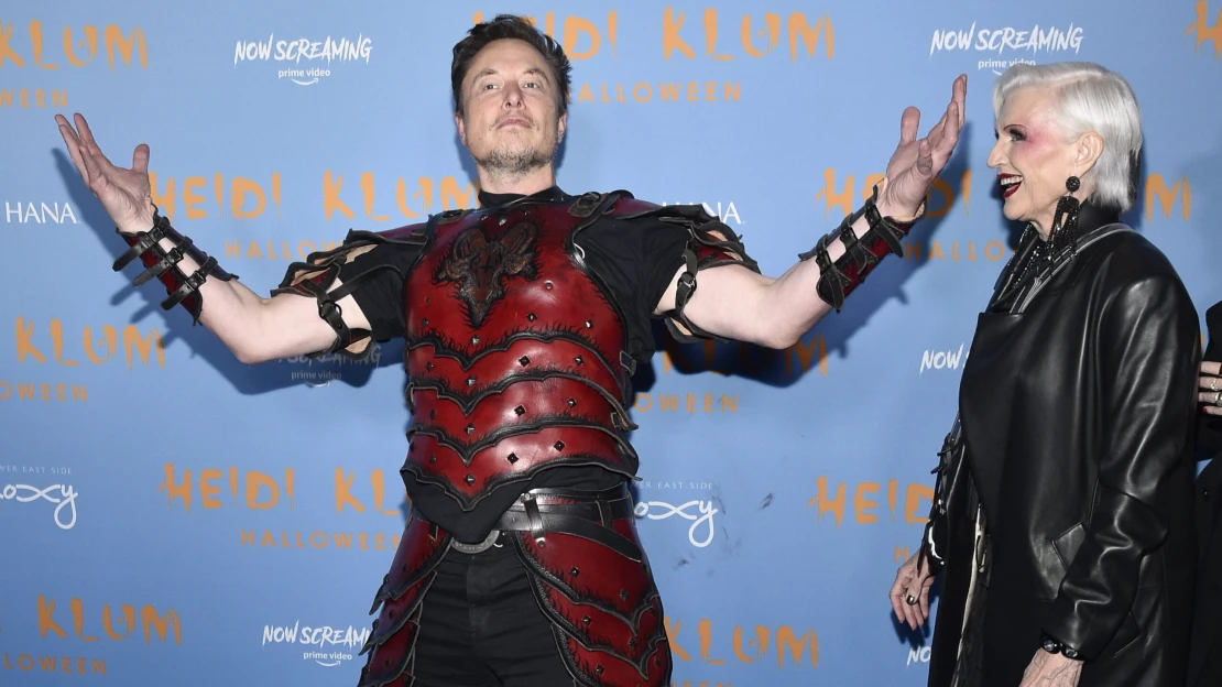 Elon Musk gyertyafényes bejelentkezése: túl sok a dolgom