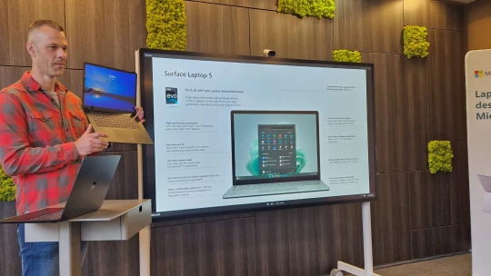 Komoly extrákkal tömték ki az új Microsoft Surface laptopokat, de az áruk gyilkos