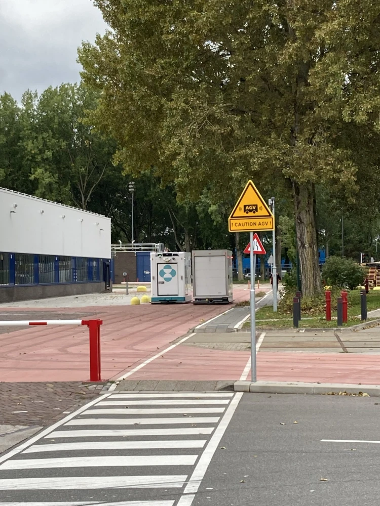 Elég egy hiányzó címke is, hogy leálljon a termelés – megnéztük, hogyan jut el a gyógyszered a labortól a patikáig_11