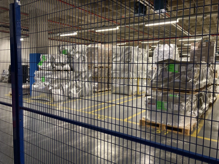 Elég egy hiányzó címke is, hogy leálljon a termelés – megnéztük, hogyan jut el a gyógyszered a labortól a patikáig_13