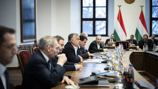 A hazugságban fel lehet hígítani mindent, ami a politikai logikába nem fér bele