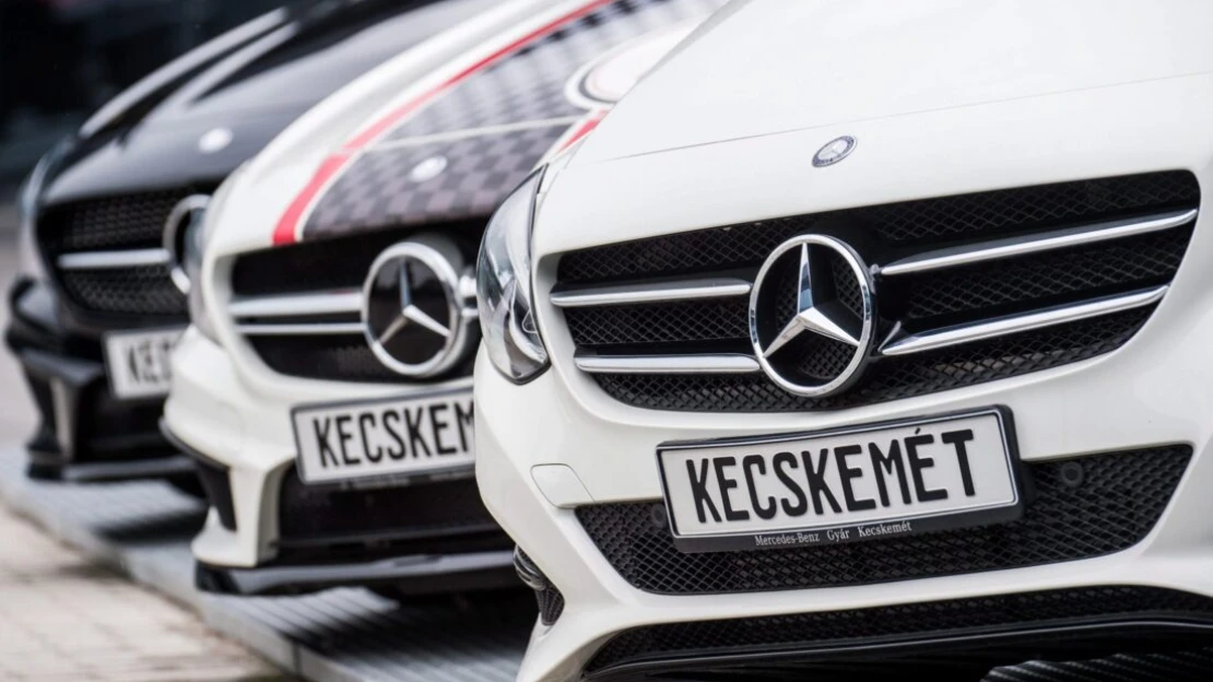 Ekkora béremelést sem látni mindennap, mint a kecskeméti Mercedesnél