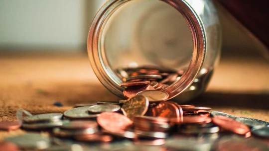 Bizonytalanul indítja a napot a forint