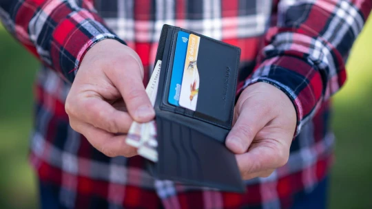 A megemelt minimálbér több más jövedelmet is magával húz – mutatjuk, melyek ezek