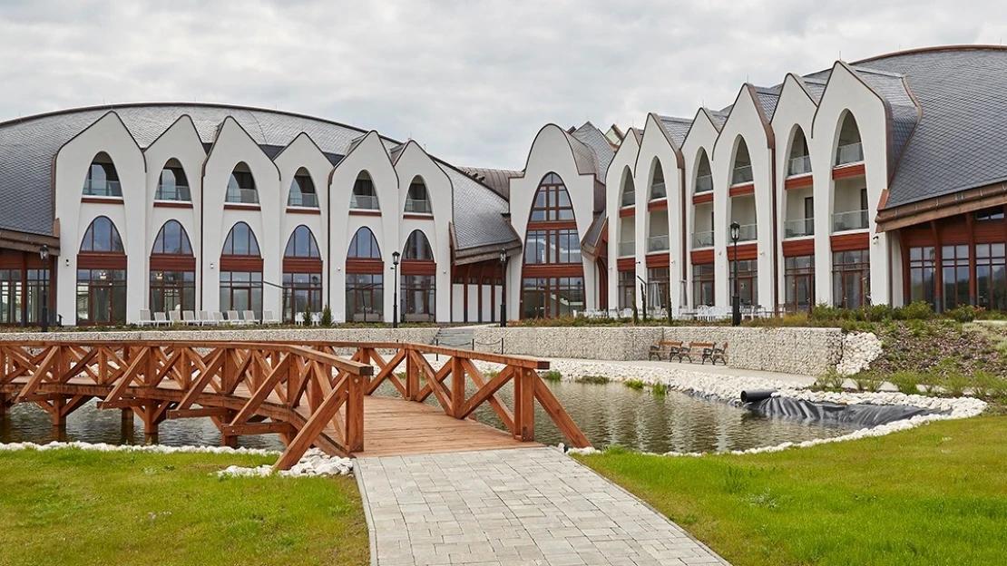 Így lett a 11 milliárdos ifjúsági sportszállóból felnőttbarát hotel Felcsúton
