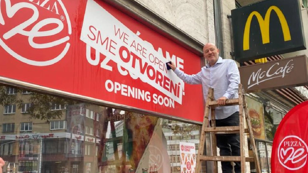Magyar pizzát Pozsonyba – külföldön nyitott üzletet a körutat már meghódító pizzaszeletező