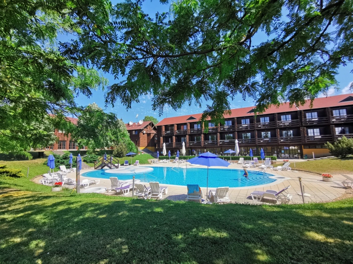 A rezsiválság új áldozatai: bezár a fővárosi hotel és a népszerű egri étterem