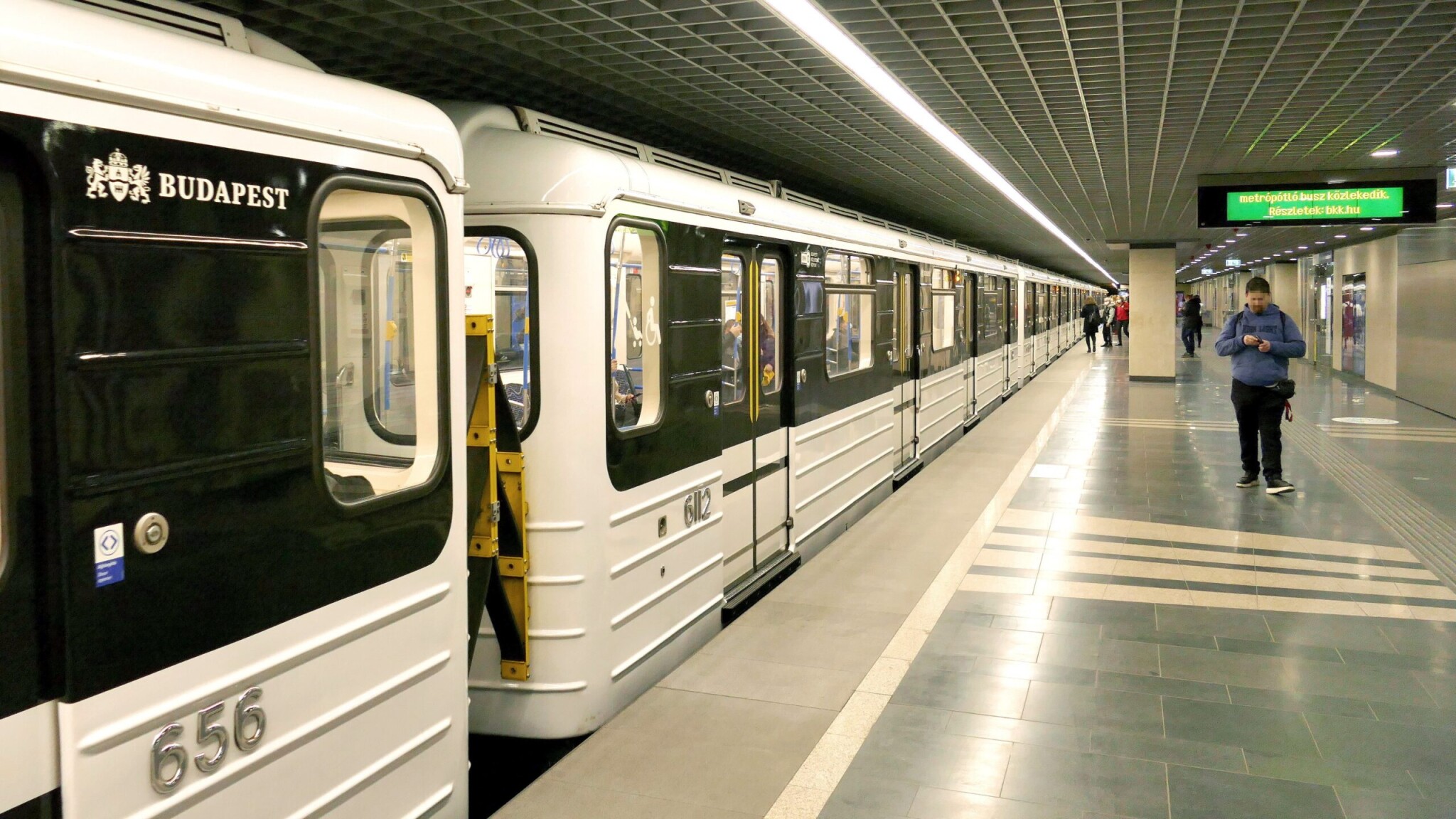 Újabb belvárosi metróállomásokat kapunk vissza, így változik a budapesti közlekedés