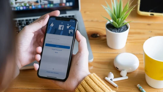 Áprilistól búcsút mondhatunk az ingyenes mobilnetes Facebooknak