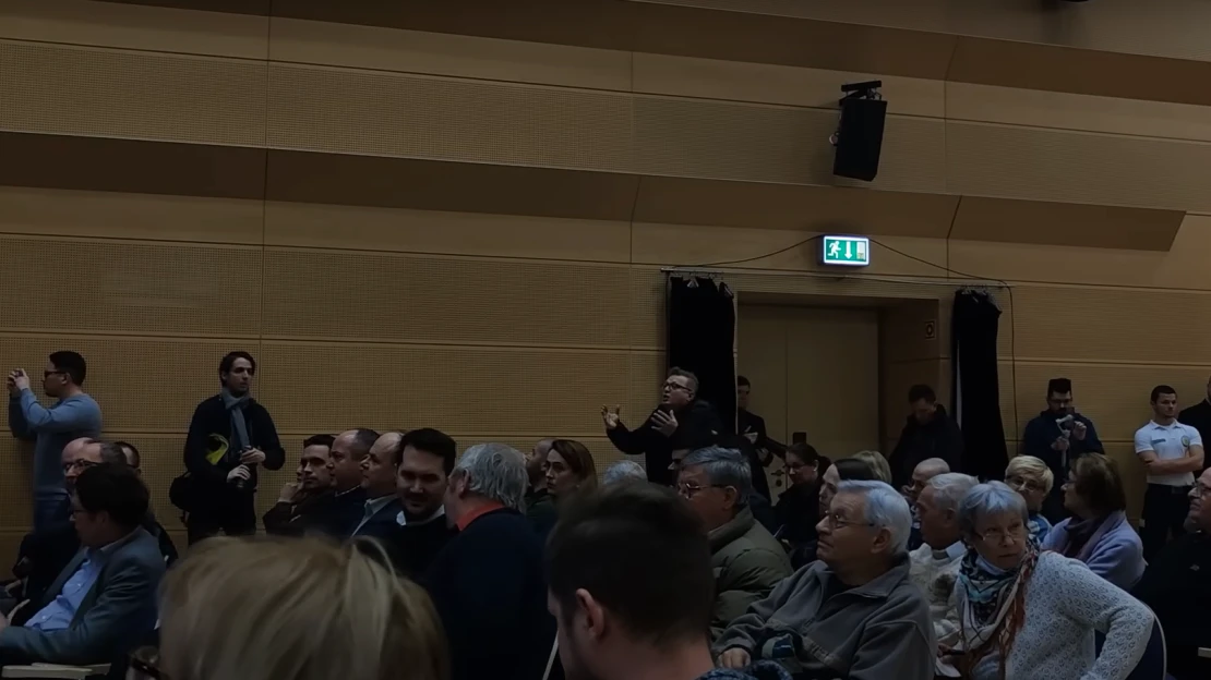 Videó: pfujolva fogadták Debrecenben a kínai akkumulátorgyárat