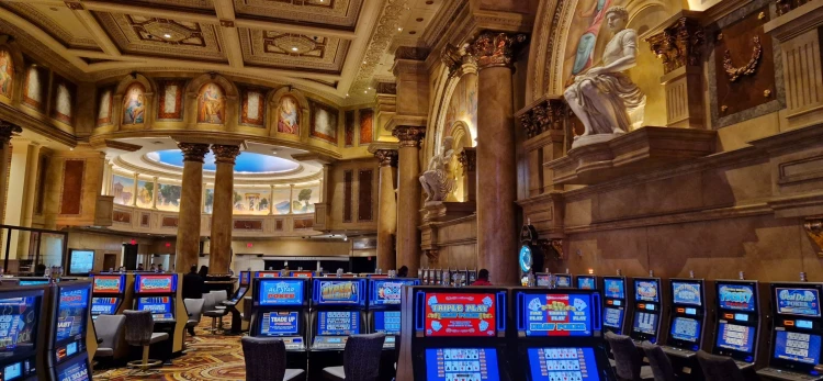 Menny és pokol egyszerre: körbefotóztuk Las Vegas hírhedt sétányát_9