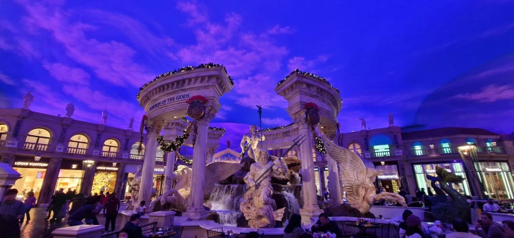 Menny és pokol egyszerre: körbefotóztuk Las Vegas hírhedt sétányát_10