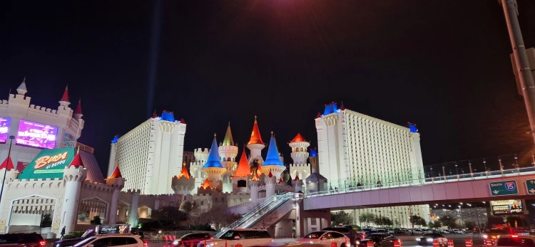 Menny és pokol egyszerre: körbefotóztuk Las Vegas hírhedt sétányát_38