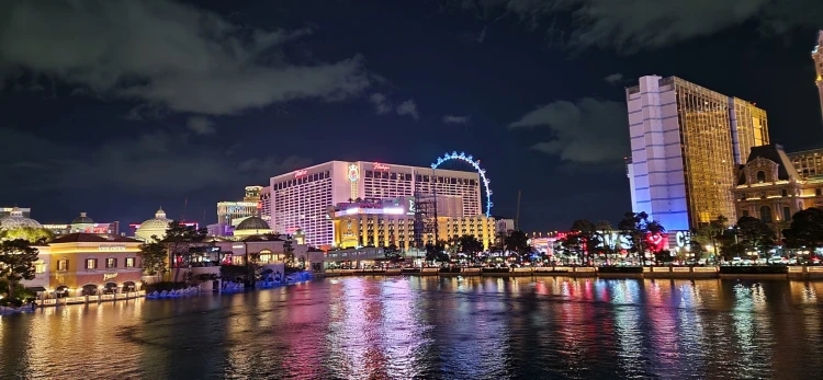 Menny és pokol egyszerre: körbefotóztuk Las Vegas hírhedt sétányát_55