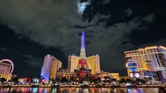Menny és pokol egyszerre: körbefotóztuk Las Vegas hírhedt sétányát