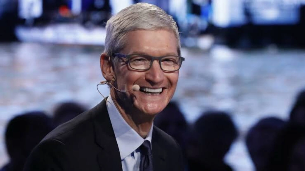 Lemond a fizetése 40 százalékáról az Apple vezére – így már csak 18 milliárd forintot fog keresni