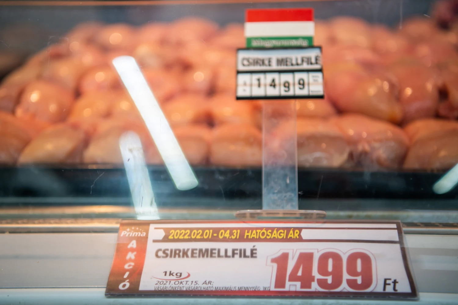 Jön a 2600 forintos csirkemell? Fontos döntést hoz ma a kormány