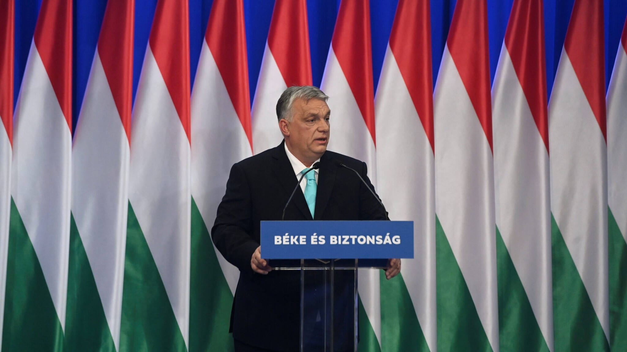 Orbán gazdasági összeomlástól tart a háború miatt
