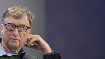 Bill Gates: A társadalmaknak bizonyos munkaköröket fenn kellene tartaniuk az emberek számára