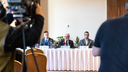 Egymásnak feszülnek az orvosok és a kormány