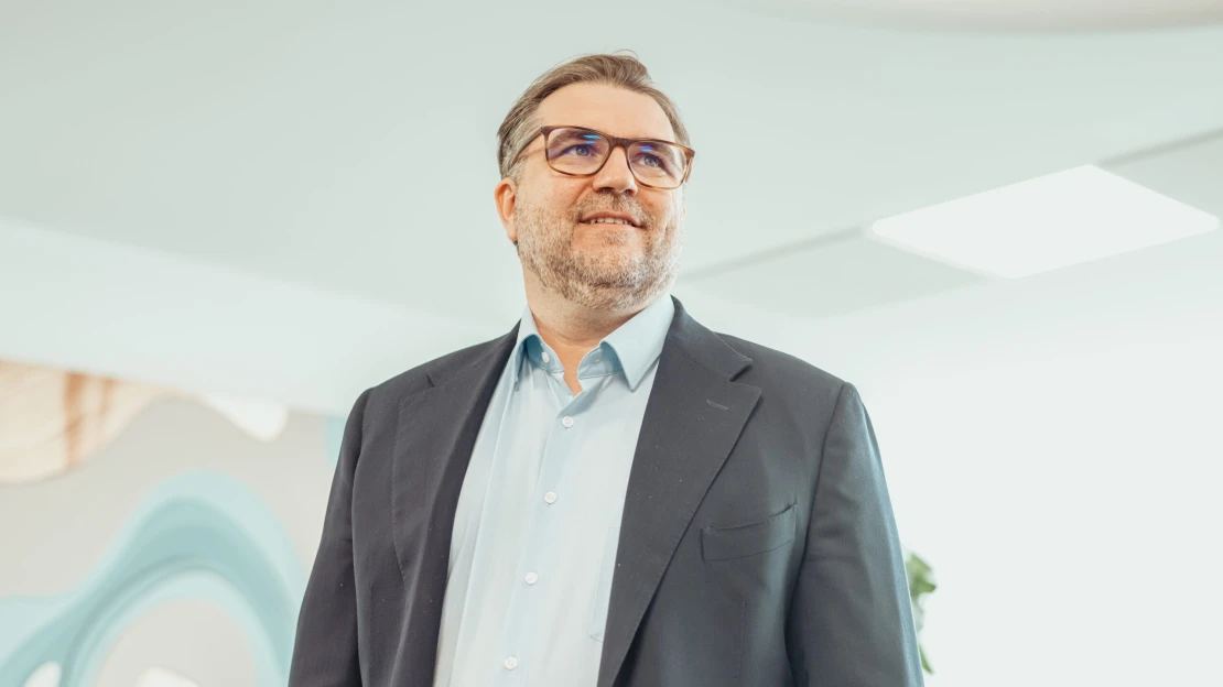 Nem gondoltam volna, hogy meg lehet szokni a háborút – a kárpátaljai IT-vállalkozó, akinek sokat köszönhet a magyar bankszektor