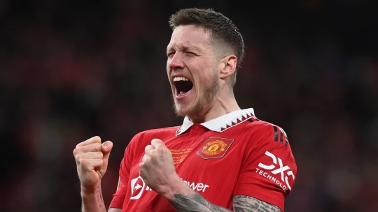 Nem is szereti a focit a katari sejk, mégis a kezébe kerülhet a Manchester United