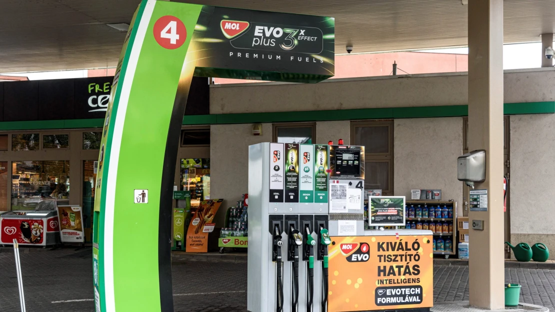 Tényleg beütött a krach: két év után először tankoltunk kevesebbet, az e-kereskedelem is rettenetesen szenved