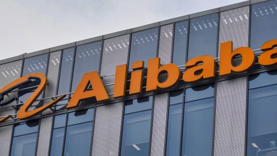 Soha nem látott átalakítást jelentett be az Alibaba, miközben kegyvesztett alapítója hazatért