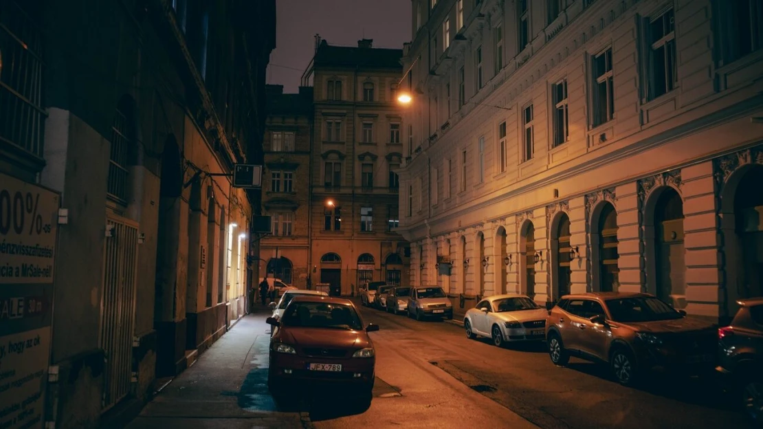 Nulláról minimum 18 ezerre emelték a helyiek parkolását, el is tűnt 1400 autó