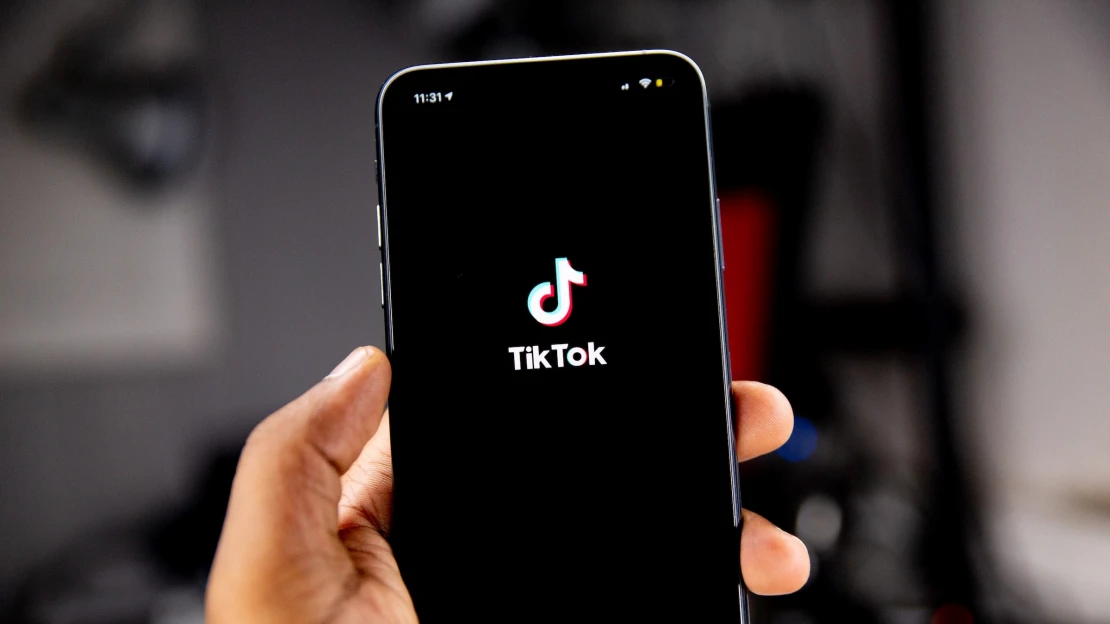 Kemény üzenetet kapott a TikTok: Adjátok el, vagy betiltjuk!